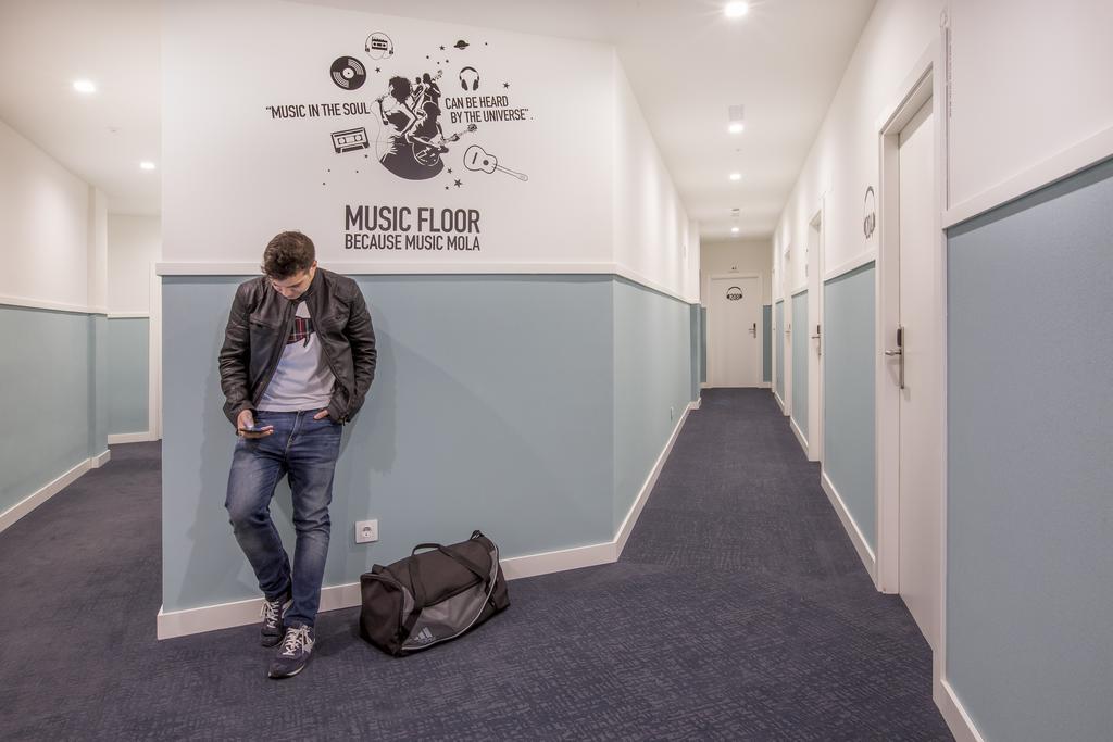 Mola Hostel Madrid Exterior photo