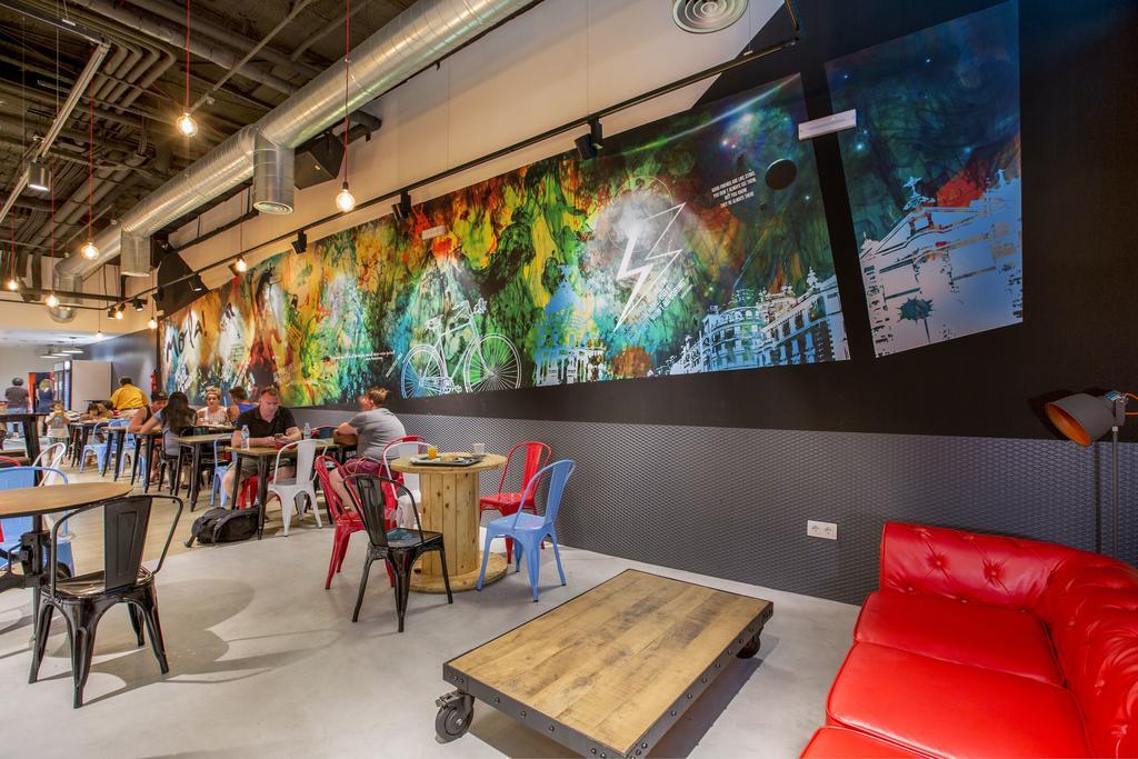 Mola Hostel Madrid Exterior photo