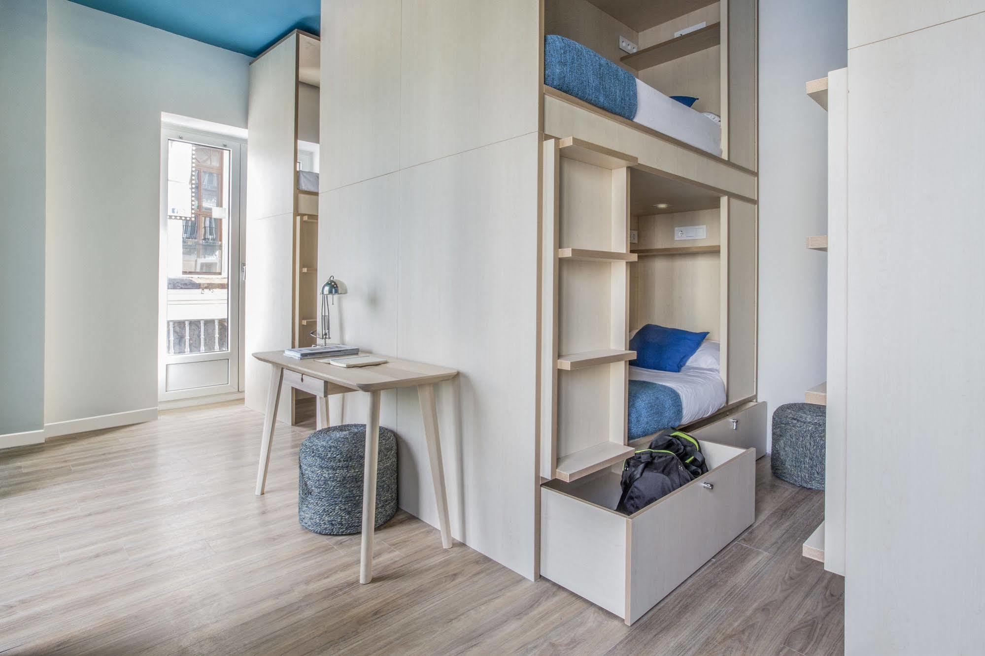 Mola Hostel Madrid Exterior photo